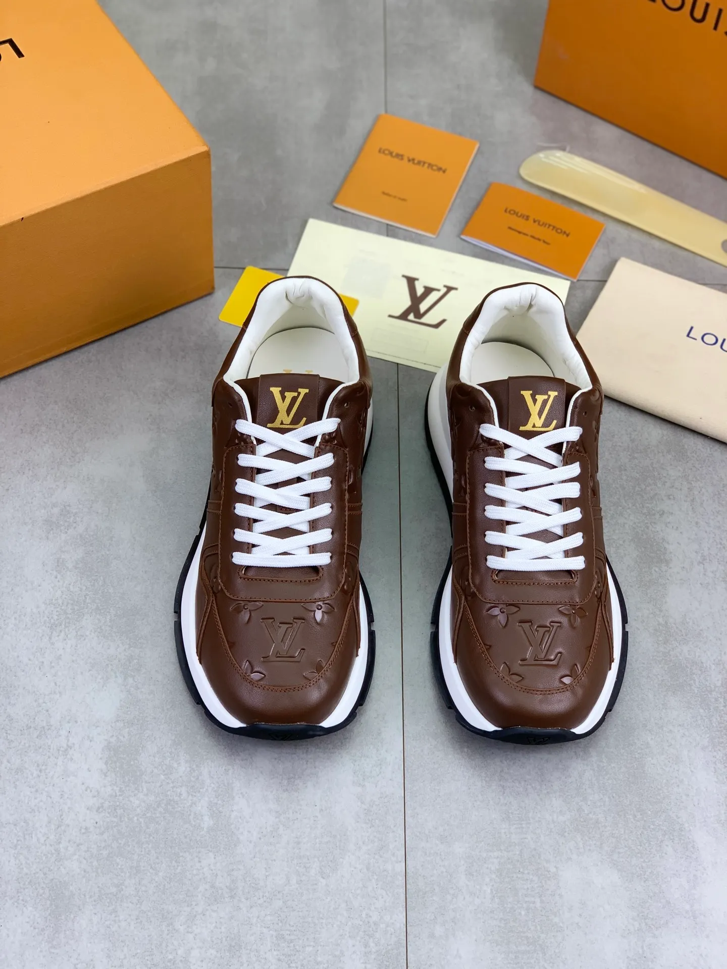 Factory price P820 💶 Top version [LOUIS VUITTON] counter series (original order) new style 🍀LV Louis Vuitton - top version LV classic high-top trendy shoes! Made of imported original craft calfskin, original breathable lining, and original wear-resistant, lightweight, high-end TPU outsole! High quality products! 3️⃣ colors available, size: men’s 39-44 (38 45 customized)